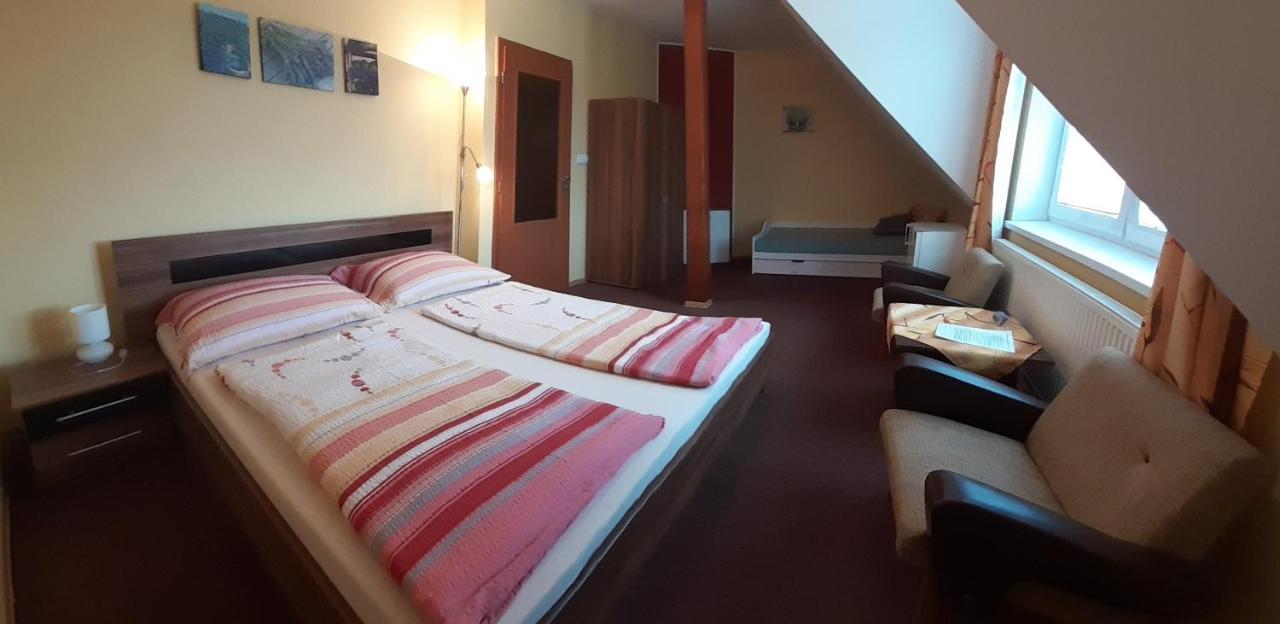 Homestay U Rozhovoru Rovensko pod Troskami